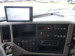 Volvo FM 330 Bakwagen + Laadklep DHollandia 2000 kg