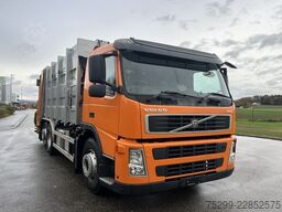 Volvo Trucks *RHD* FM-370 6x2R Kehrichtwagen