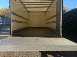 DAF LF 180 Bakwagen met slaapcabine