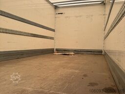 DAF LF 180 Bakwagen met slaapcabine