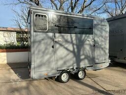 Anka Steinsberger 2-Pferdeanhänger mit Bett