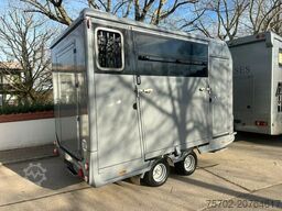 Anka Steinsberger 2-Pferdeanhänger mit Bett