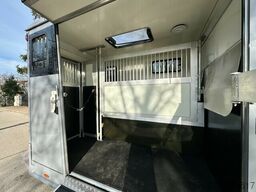 Anka Steinsberger 2-Pferdeanhänger mit Bett