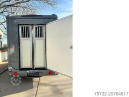 Anka Steinsberger 2-Pferdeanhänger mit Bett