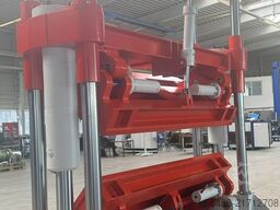  Servohydraulischer Formenträger