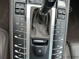 PORSCHE Macan Turbo 3,6L V6 PANO/BOSE/CARBON/ALCANTARA