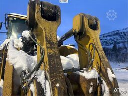 CAT 980M wheel loader w/ bucket. WATCH VIDEO.