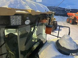 CAT 980M wheel loader w/ bucket. WATCH VIDEO.