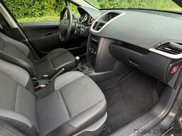 PEUGEOT 207 Tendance  1.4  VTi 70 kw 5 Türig Klima Eu5