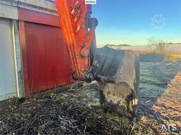 Hitachi ZX225USRLC-3 crawler excavator with rototilt and 2