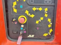 JLG 800AJ