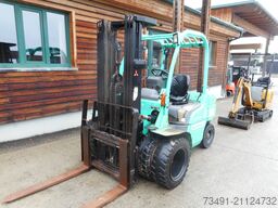 Mitsubishi FD30 Triplex + Zwillingsreifen