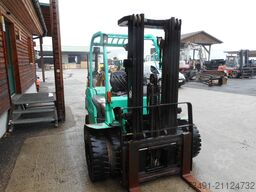 Mitsubishi FD30 Triplex + Zwillingsreifen