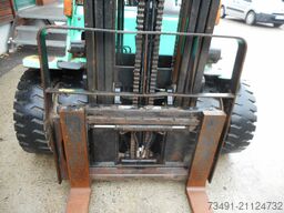 Mitsubishi FD30 Triplex + Zwillingsreifen