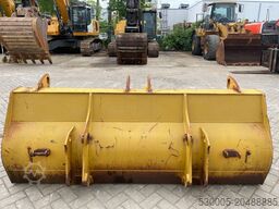 CAT Backhoe bucket