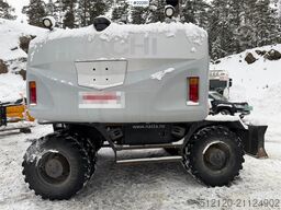 Hitachi ZX170W-5B Wheeled machine with 2 chains, grading b