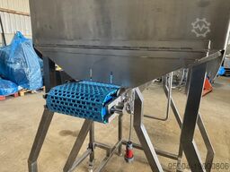 Conveyor with Overhead Hopper Feeder 