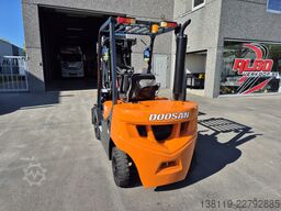 DOOSAN D25