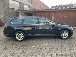 VOLKSWAGEN Passat Variant 110kw DSG Kamera *LED *Navi