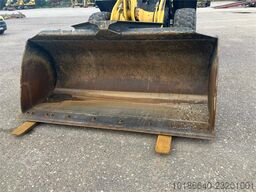 Komatsu WA200-8E0