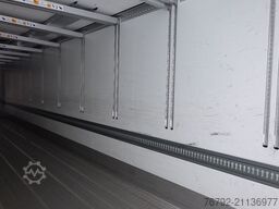 SCHMITZ CARGOBULL SKO 24/L V7 Doppelst./Trennwand vorber./617 Std.