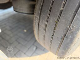 KRONE Schiebeplanen Auflieger mit Liftachse