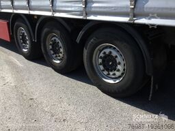 Schmitz Cargobull Curtainsider Standard Faltwandtür rechts