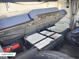VOLVO FH 500 Globetrotter XL, Side Skirts