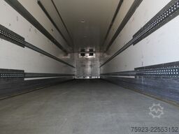 H.T.F. 3 Axle frigo trailer Carrier Vector 1850