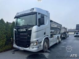 Scania R660 6x4 Asphalt Truck with Carnehl Asphalt Traile