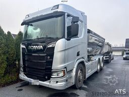 Scania R660 6x4 Asphalt Truck with Carnehl Asphalt Traile