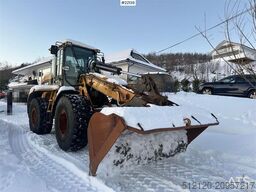 CAT 930G w/ bucket, pallet forks and scale. See hours!