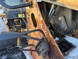 CAT 930G w/ bucket, pallet forks and scale. See hours!