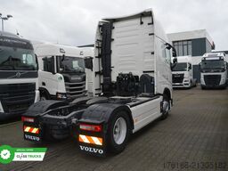 VOLVO FH 460 Globetrotter XL i-Save SideSkirts