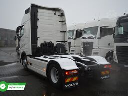 VOLVO FH 460 Globetrotter XL i-Save SideSkirts