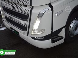 VOLVO FH 460 Globetrotter XL i-Save SideSkirts