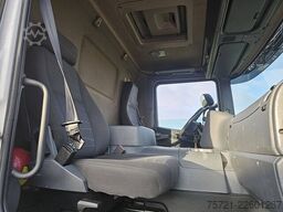 SCANIA P320 6X2*4 LAMBERET FRIGO