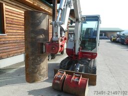 Takeuchi TB 230 mit POWERTILT