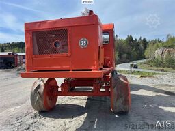 Brøyt X2 excavator w/bucket (Nostalgia!)