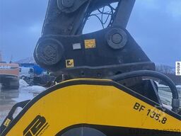 MB Crusher crushing bucket w/ G90 attachment