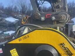 MB Crusher crushing bucket w/ G90 attachment