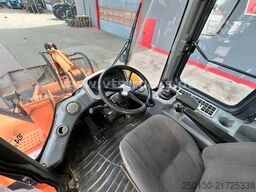 DOOSAN DL 250 4x4 inkl. Schaufel 121kW