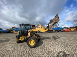 CATERPILLAR 908M, 4+1 Schaufel, Palettengabel, wenig Std.