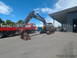 VOLVO EC 220 / SW + 2 Löffel