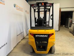 Hyundai 35BH-9