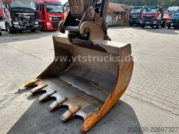 VOLVO EC300DN Kettenbagger mit Tieflöffel