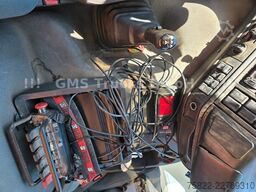 VOLVO FM12-380 / 8X4 / 28m Hiab Kran / WINCH