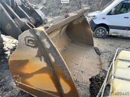 Volvo L180H Wheel Loader w/ Bucket.