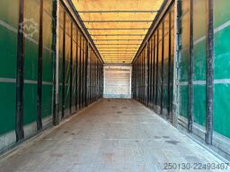SCHMITZ CARGOBULL SCB*S3T MegaTrailer Curtainsider Edscha