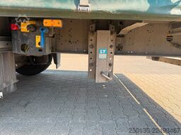 SCHMITZ CARGOBULL SCB*S3T MegaTrailer Curtainsider Edscha